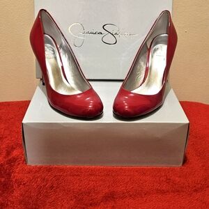 Jessica Simpson size 6